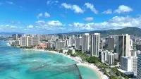 Comfortable King Bed Waikiki Studio 2 mins walk to Beach with WiFi & AC
