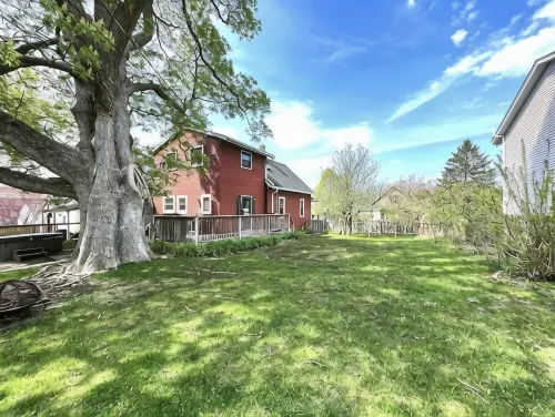 Large 3-bedroom House with Outdoor Hot Tub!