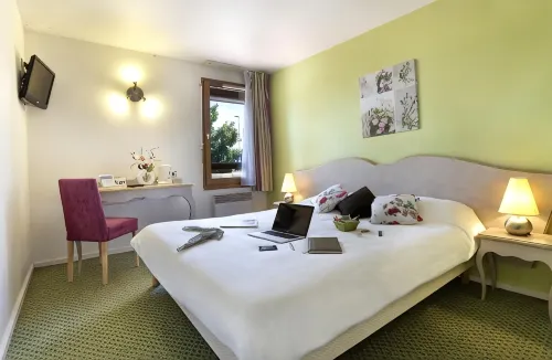 Hôtel Ikar Blois Sud - พร้อมWifi