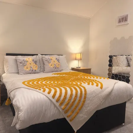 Contractors and Family-Friendly Apartment| Fast Wi-Fi and Free Parking