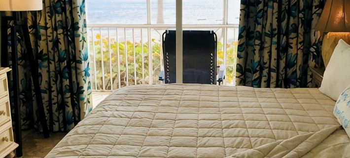 Escape to Paradise – Beautiful & Budget-Friendly Condo! Hotels in North Side
