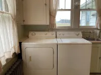 Family-friendly farmhouse property, rural setting, 10 minutes from Tiffin, OH. Hotels in Seneca County