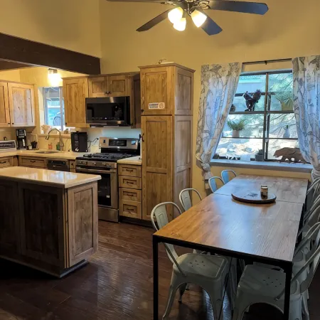 Cozy Home at Heavenly Ski Resort + 5 min to CasinosPrivate Hot Tub/Pet Friendly