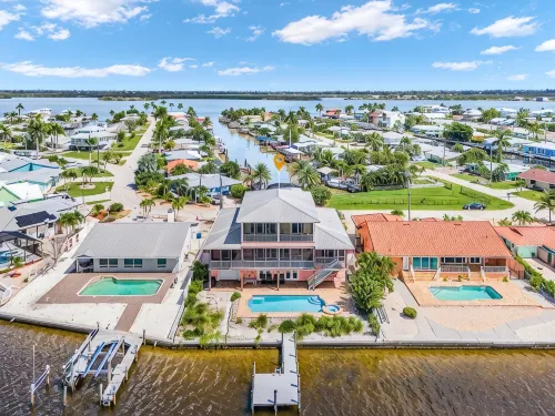 Matlacha/Cape Coral - Kokopelli  House - a  three-story Key West style residence