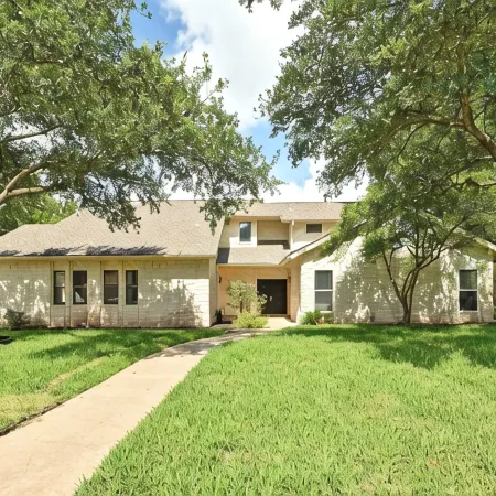 Austin Music Retreat - Spacious 5BR home w/ private pool & game room near Austin