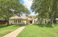 Austin Music Retreat - Spacious 5BR home w/ private pool & game room near Austin