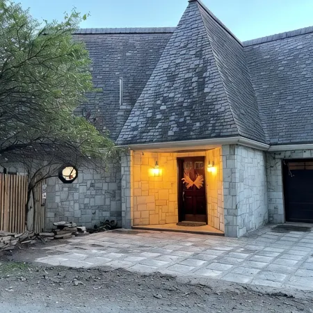 Spacious 5-bedroom country marble chateau in charming Fair Haven Отели в г. Каслтон