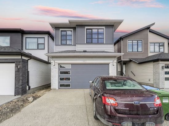 Kay Homes | Lakeview Haven – Walk to Park, 4 Mins to Restaurants, Shops & Cinema