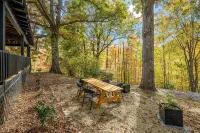 Oakhaven: Mountain Escape with Wood Burning Hot Tub! - Country Houses