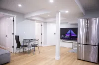 Cozy and Private Basement apartment / Ideal for Relaxation or Work - Homestays