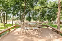 Cozy Up at the Bear’s Nest – Your Peaceful Retreat on the Brazos