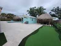 New Bedroom, Kitchen and Bathroom with a Pool - Homestays