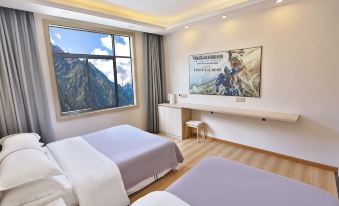 Jiufeng Holiday Hotel (Jiuzhaigou Scenic Area Visitor Center Branch)