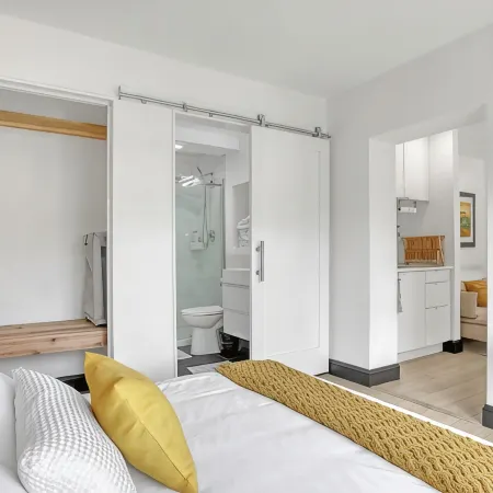 Steps to Cocoa Beach, MIL Suite & Hot Tub, Amenities Galore!!