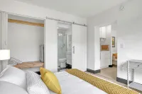 Steps to Cocoa Beach, MIL Suite & Hot Tub, Amenities Galore!! - نادي رياضي