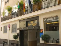 Reyes Católicos Hotels near Torre Sevilla