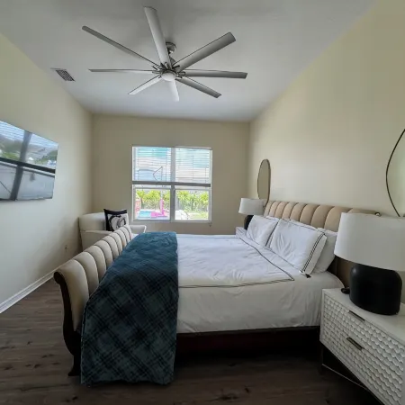 Luxury Home W/  Heated Pool  Near IMG & Siesta Key Beach
