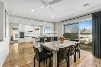3 bedroom, two bathroom house fully equipped large kitchen, extensive lounge
