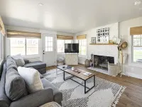 Edgartown Village Home w/ Pool. 4bdrm / 3.5bth - Pools