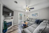 Lake Grove Cottage: 1 min walk to the Strip!