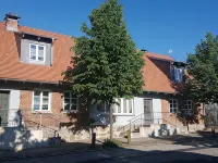 Charming holiday apartment on the Lindenhof in Garz on Rügen Hotels in Garz
