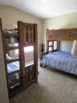 20% Discount on Summer Weekly Stays. Hot Tub, 4 Bd/BA, Steps to Free Bus