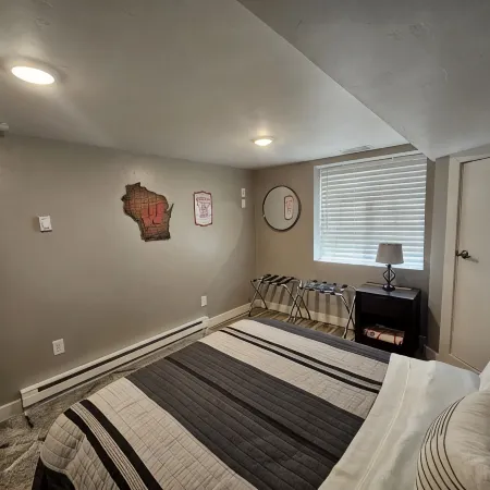 Packer Themed, Renovated 3 Bedroom, 2 1/2 Bath Home- Lambeau Field 16 Min Walk.