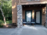 REST IN THE  FOREST RECENTLY REMODELED VILLA WALKING DISTANCE FROM STARVED ROCK - Homestays