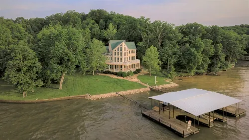 A Large Unique Panoramic Retreat at the Quiet 55-mile mark of Lake of the Ozarks - Villas