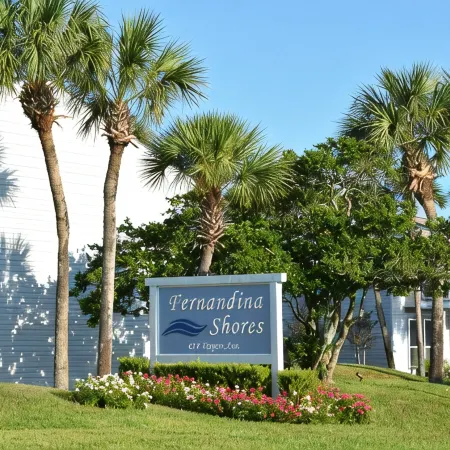 Walk to Beach - Updated Amelia Island Townhome Near Fort Clinch and Downtown