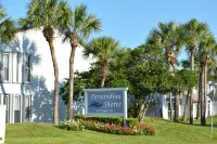 Walk to Beach - Updated Amelia Island Townhome Near Fort Clinch and Downtown