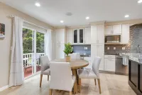 Renovated Modern Townhome in the heart of Holladay