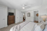 NEW Retreat with Pool, Hot Tub, and Premium Amenities! NEXT to 'Park and Paddle' - Private Pools