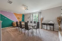 DFW Perfect Home with Garage Parking, Gated Yard,Business Amenities,Arcade game! - Jacuzzi