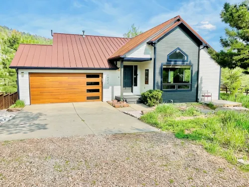 Walkout Basement from a Superhost! - 4-Star