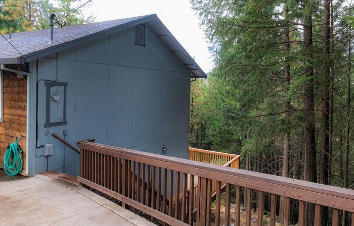 Cobb Mountain Chalet King Size Suite