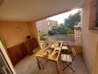 Très Beau T2 Neuf, Calme, Terrasse, au Cœur de Sanary + box Fermé en Sous-sol - Homestays