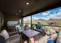 Brand New Luxury Mountain Home- Hot Tub, 3 King Beds, Bunk Beds, EVS car charger - 무료 와이파이