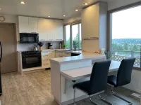 'Harbor View Grand'—Grand View, Home, Hot Tub, Sauna, and Concert Grand Piano. - Wifi