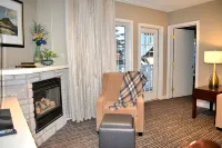 Relax or Explore! Northern Escape Cottage Condo - Country Club! - Homestays