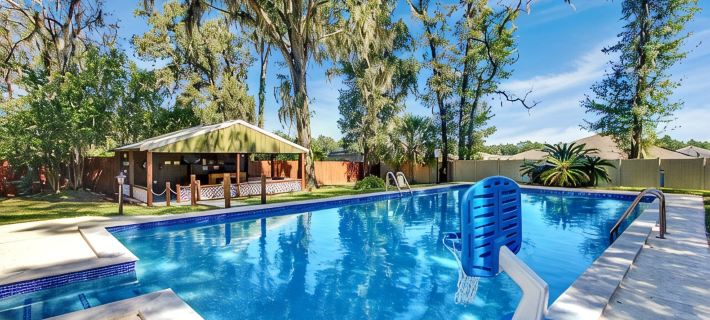Ocala Oasis 4BR w/Pool/Cabana/GameRoom/MiniGolf Hotels in Ocala