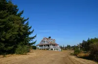 Beautiful beachfront Villa on 80 acres of farmland!