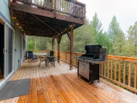 Cobb Mountain Chalet King Size Suite Hotels in Cobb