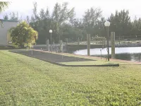 Two Bedroom Condo mins from beach Hotels in Freeport