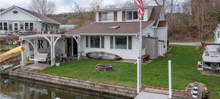 Charming 2-bedroom cottage on Loon Lake Hotels in Steuben County