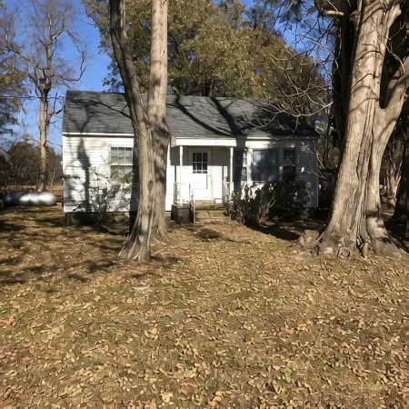 Next door to Wildlife Mgmt Area. Full kitchen, washer/dryer.