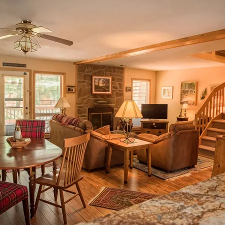 Cozy, Beautifully Furnished Condo 10 Minutes to Ski Resorts