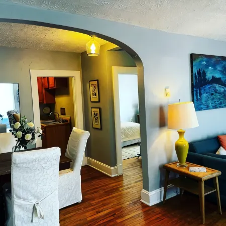Dreamweaver — 1BR 1BA just two blocks from the downtown walking mall