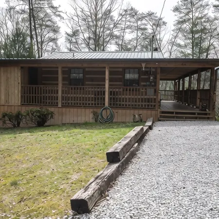 Mountain Dreams ~ Your very own private and rustic mountain retreat!