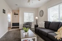 Betz Bungalow - Norton Shores - Homestays